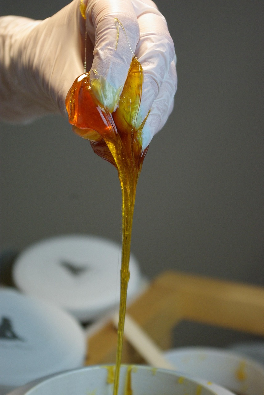 Wie entferne ich Gerüche aus Kleidung ohne Waschen?