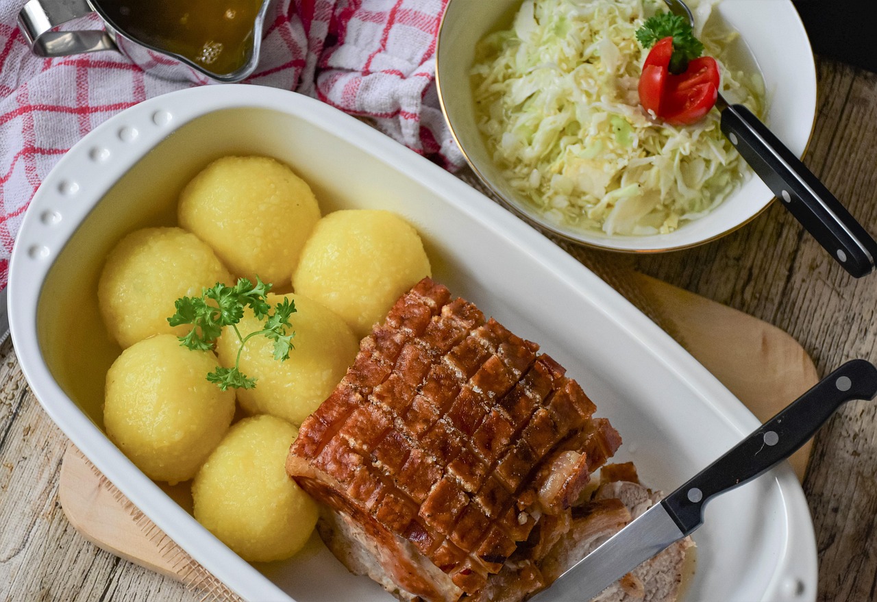 entdecken sie die vielfalt der deutschen küche: traditionelle rezepte, regionale spezialitäten und kulinarische klassiker aus deutschland. jetzt mehr über deutsche gerichte und esskultur erfahren!
